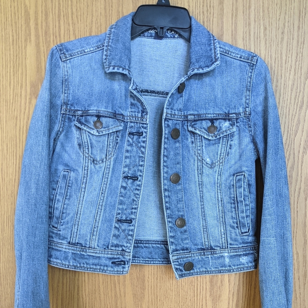 American Eagle Outfitters Jean Denim Jacket Crop